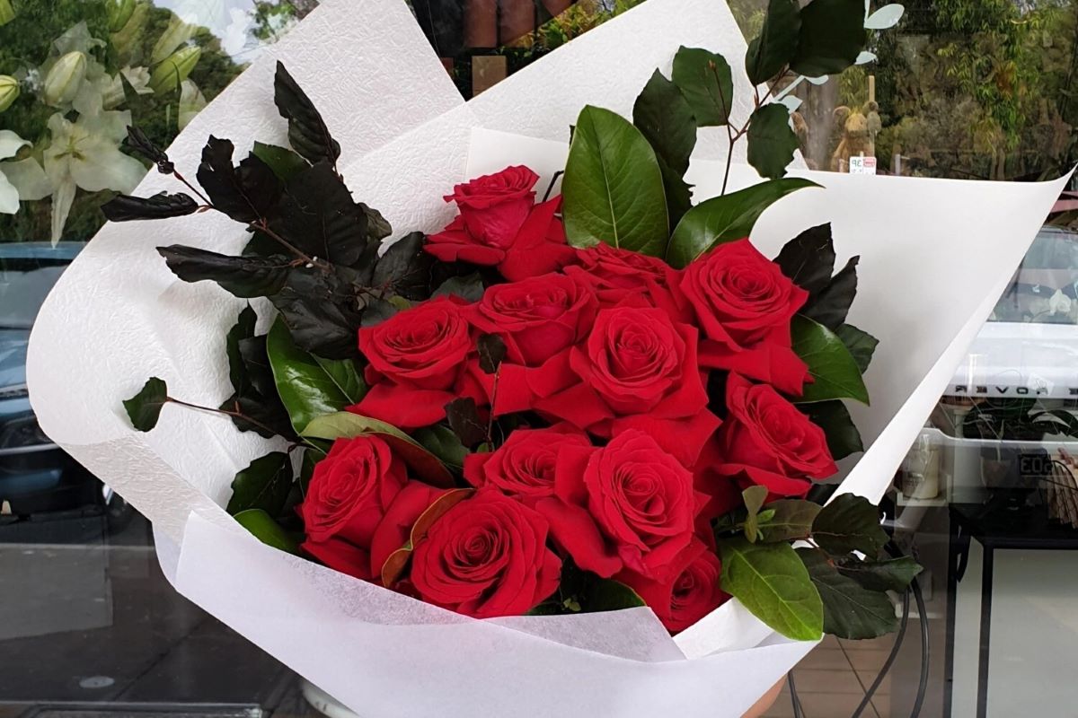 11 Happy Mothers Day Flowers Arrangements That Feel Fresh, Not Cliché